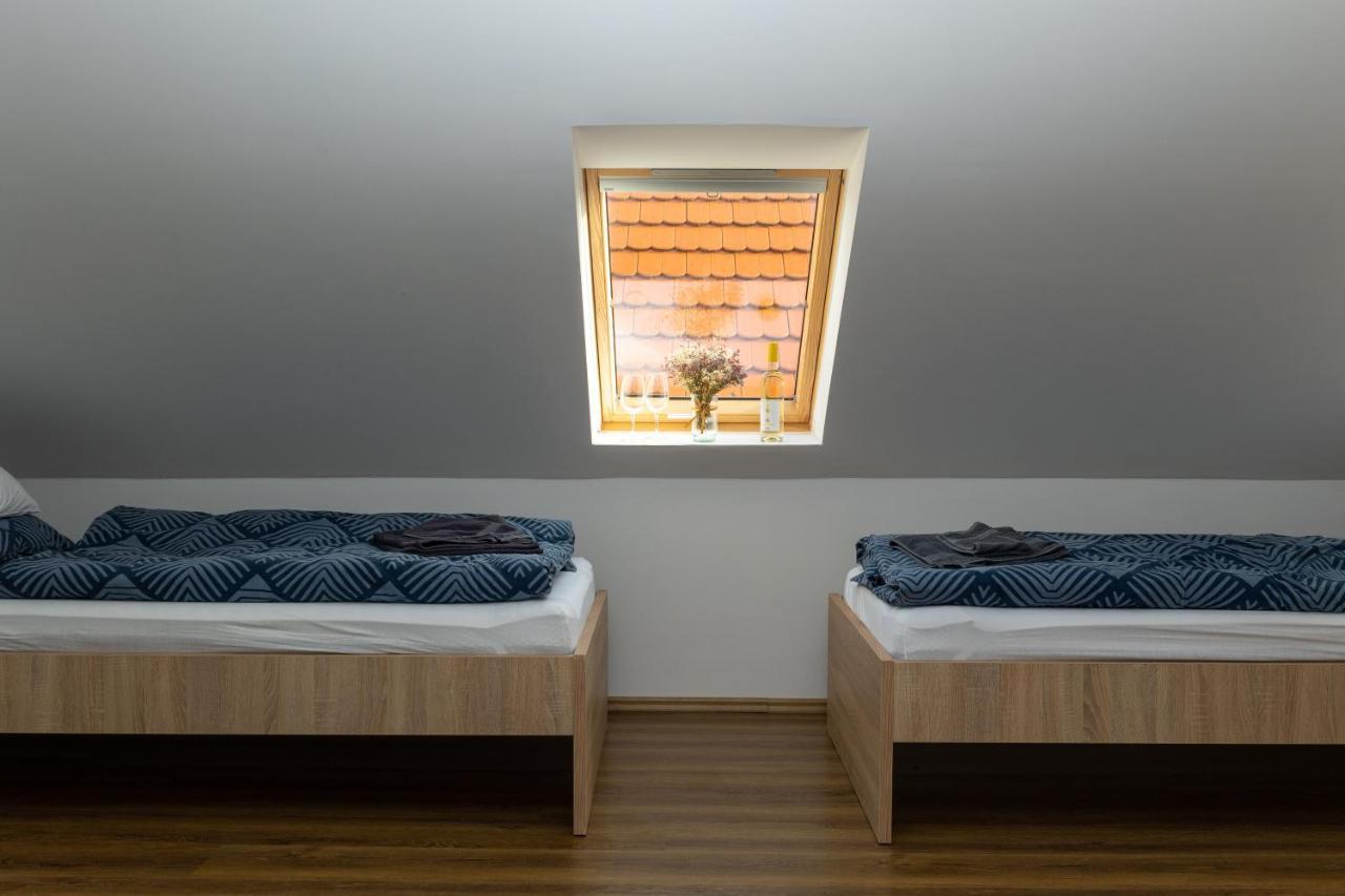 Takacs Pince Apartman Hajos Exterior photo